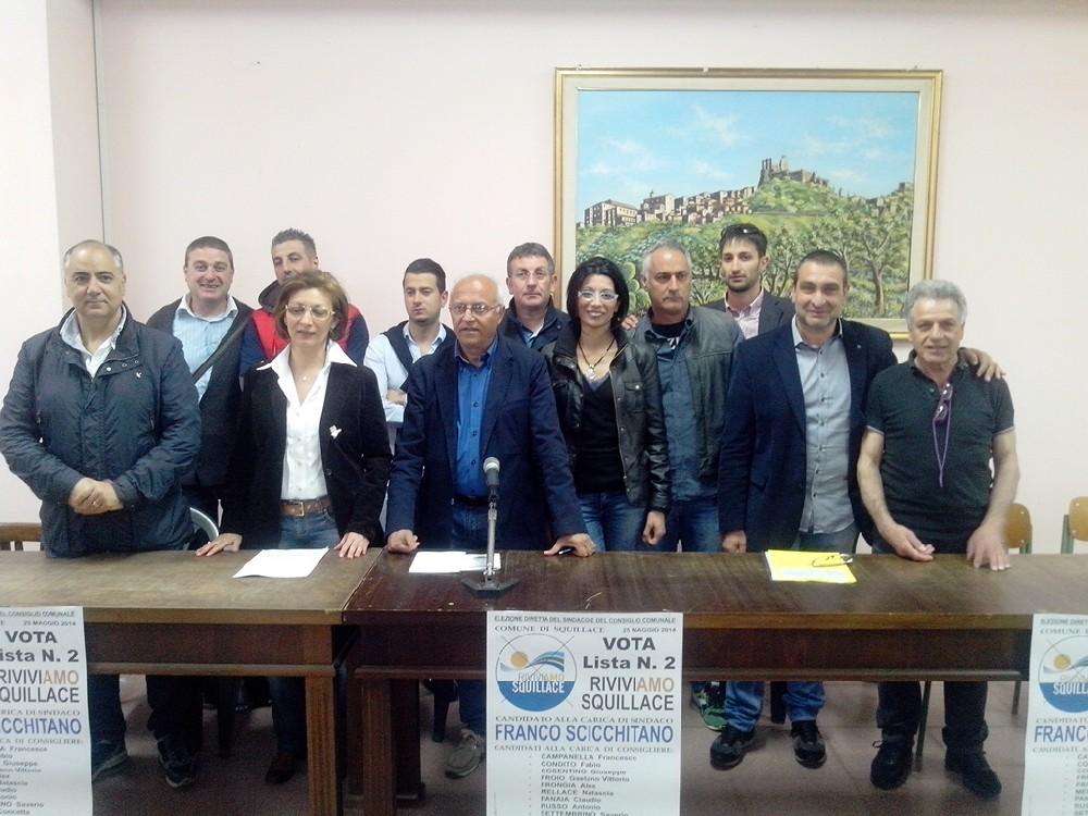 In posa: i candidati di "RiviviAmo Squillace" al momento della presentazione agli elettori