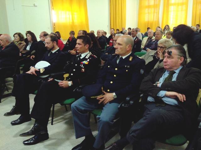 Il pubblico e le autorità presenti all'inaugurazione