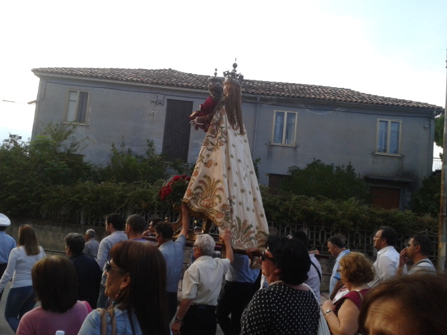 La Madonna del Carmelo durante la processione di ieri pomeriggio