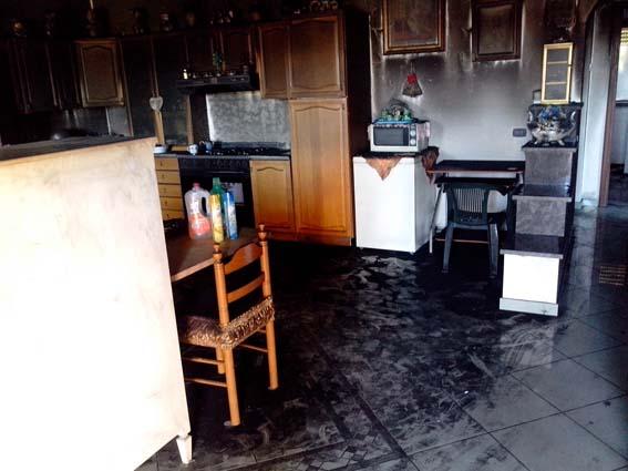 Come si presenta la casa della famiglia squillacese dopo l'incendio