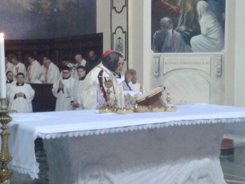 Il cardinale Sarah durante la celebrazione della messa