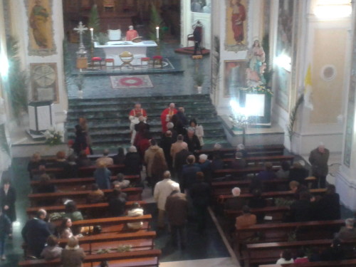 Un momento della messa solenne nella basilica - cattedrale 