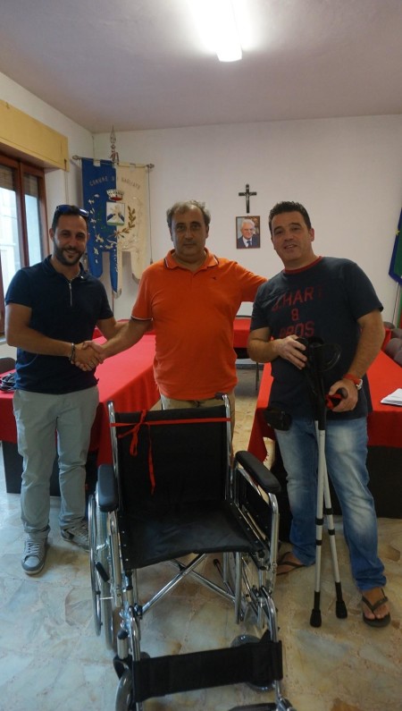 Da sinistra, architetto Giuseppe Emanuele. della ditta TecnoEcoMultiservizi srl.Palermiti,Giovanni Sgrò sindaco di Gagliato,Giovanni Montepaone ideatore e referente dell'iniziativa.